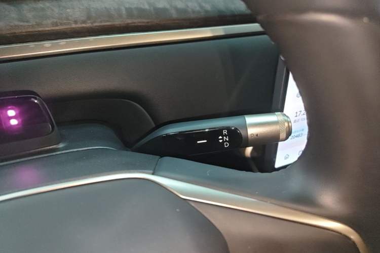 Used ONVO Luxeed L90 2025 Model—Max Six-Seater Version Gear Lever