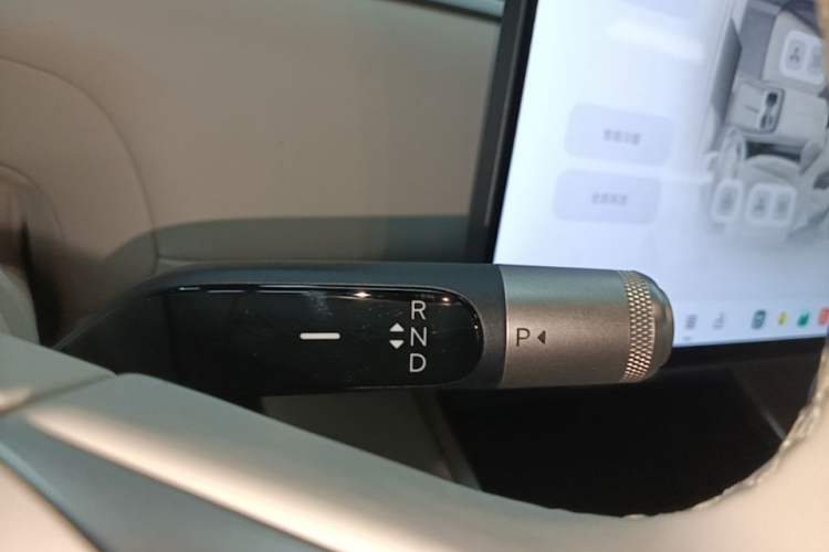 Used ONVO Luxeed L90 2025 Model—Max Six-Seater Version Gear Lever
