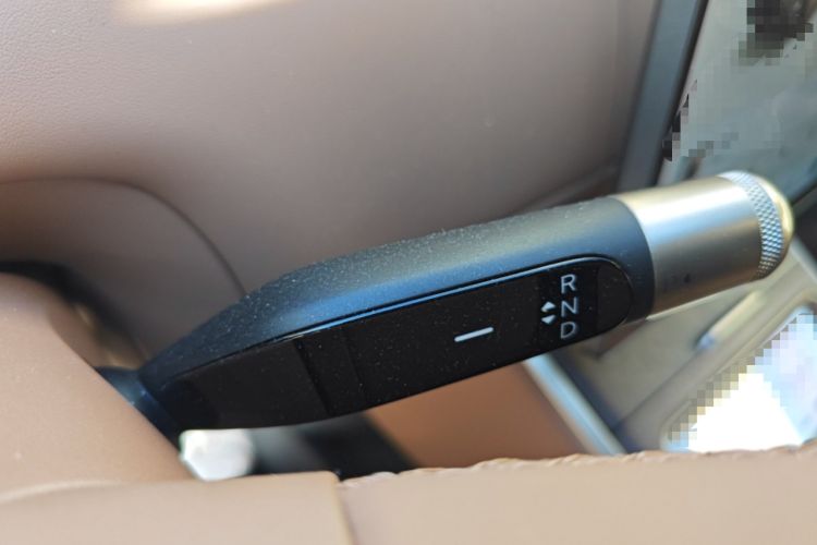 Used ONVO Luxeed L90 2025 Model—Max Six-Seater Version Gear Lever