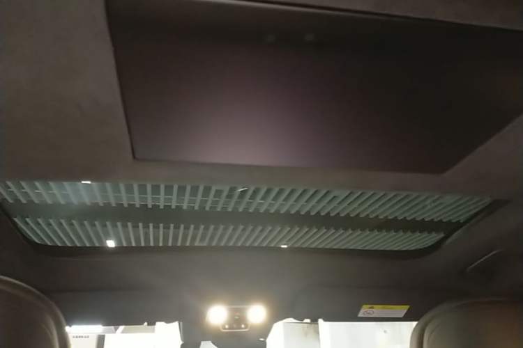 Used ONVO Luxeed L90 2025 Model—Max Six-Seater Version Headliner