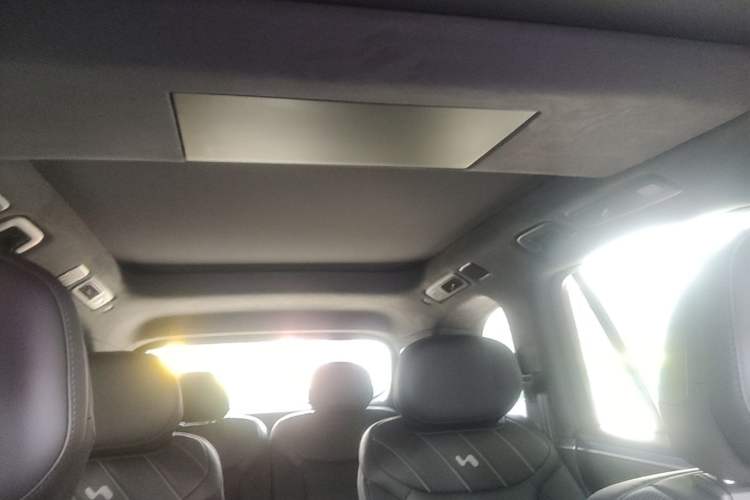 Used ONVO Luxeed L90 2025 Model—Ultra Six-Seater Version Headliner