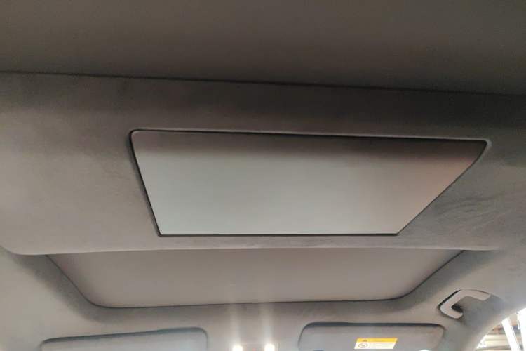 Used ONVO Luxeed L90 2025 Model—Ultra Six-Seater Version Headliner