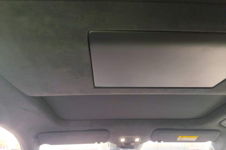 Used ONVO Luxeed L90 2025 Model—Max Six-Seater Version Headliner