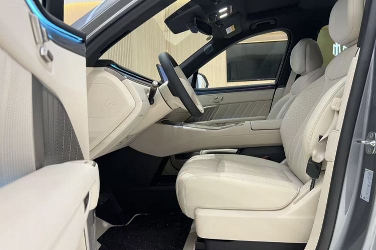 Used ONVO Luxeed L90 2025 Model—Max Six-Seater Version Interior 2