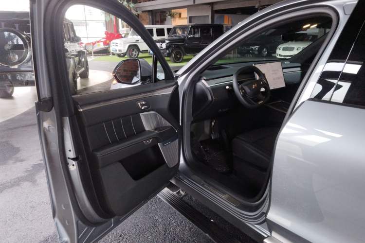 Used ONVO Luxeed L90 2025 Model—Ultra Six-Seater Version Interior 3