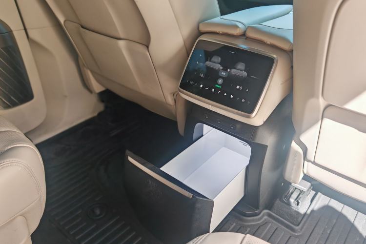Used ONVO Luxeed L90 2025 Model—Max Six-Seater Version Interior 4