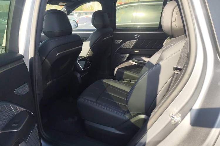 Used ONVO Luxeed L90 2025 Model—Max Six-Seater Version Interior 4