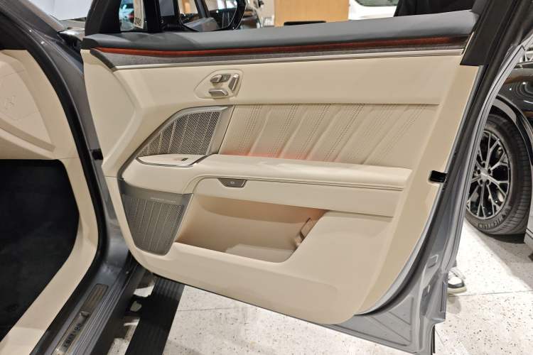 Used ONVO Luxeed L90 2025 Model—Ultra Six-Seater Version Interior 5