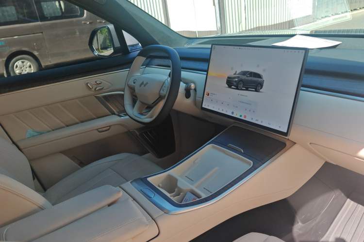 Used ONVO Luxeed L90 2025 Model—Max Six-Seater Version Interior 5