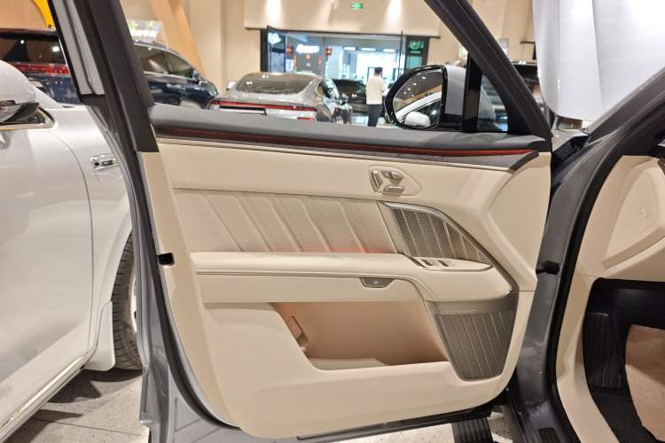 Used ONVO Luxeed L90 2025 Model—Ultra Six-Seater Version Interior 7