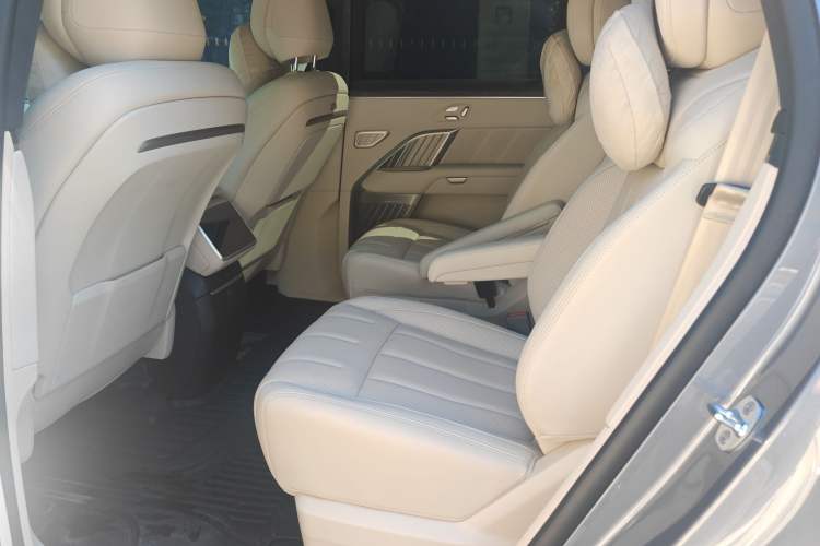 Used ONVO Luxeed L90 2025 Model—Max Six-Seater Version Interior 7
