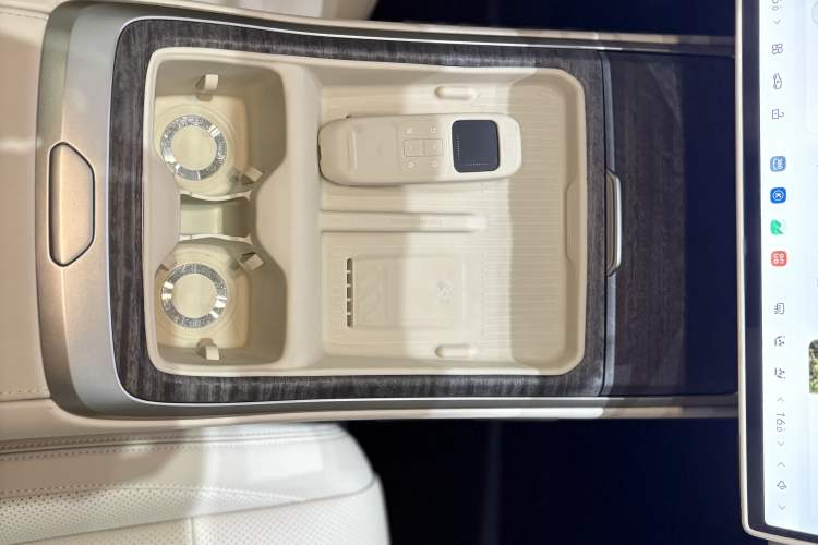 Used ONVO Luxeed L90 2025 Model—Ultra Six-Seater Version Interior 8