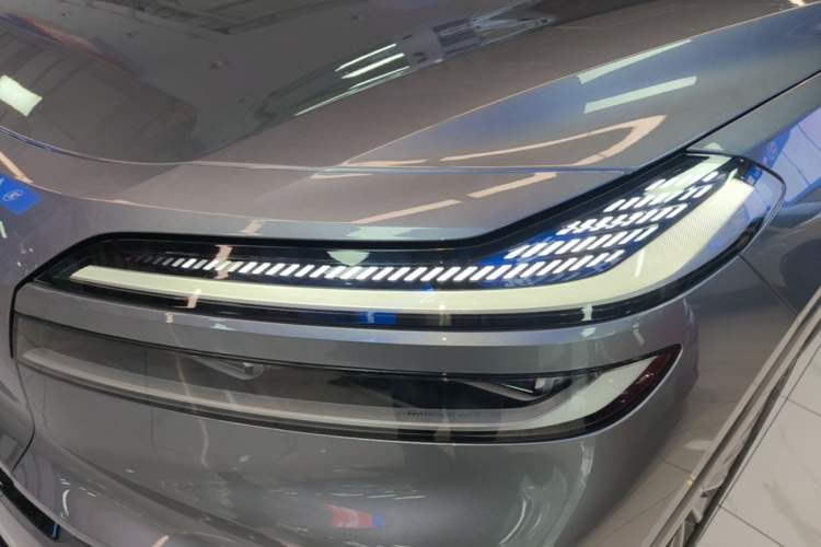 Used ONVO Luxeed L90 2025 Model—Pro Six-Seater Version Left Front Headlight