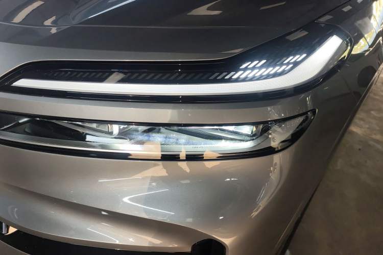 Used ONVO Luxeed L90 2025 Model—Ultra Six-Seater Version Left Front Headlight
