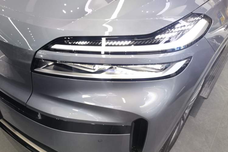 Used ONVO Luxeed L90 2025 Model—Ultra Six-Seater Version Left Front Headlight