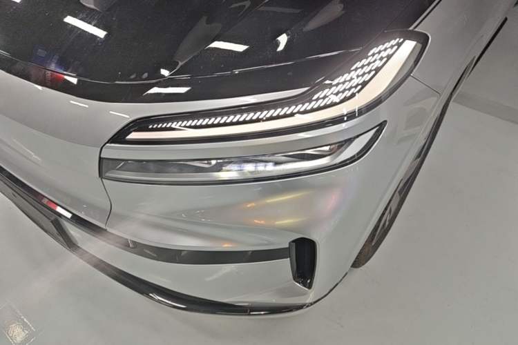 Used ONVO Luxeed L90 2025 Model—Max Six-Seater Version Left Front Headlight