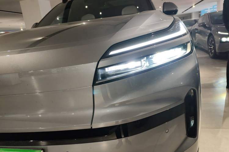 Used ONVO Luxeed L90 2025 Model—Max Six-Seater Version Left Front Headlight