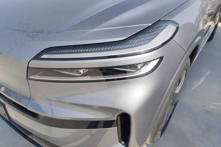 Used ONVO Luxeed L90 2025 Model—Max Six-Seater Version Left Front Headlight