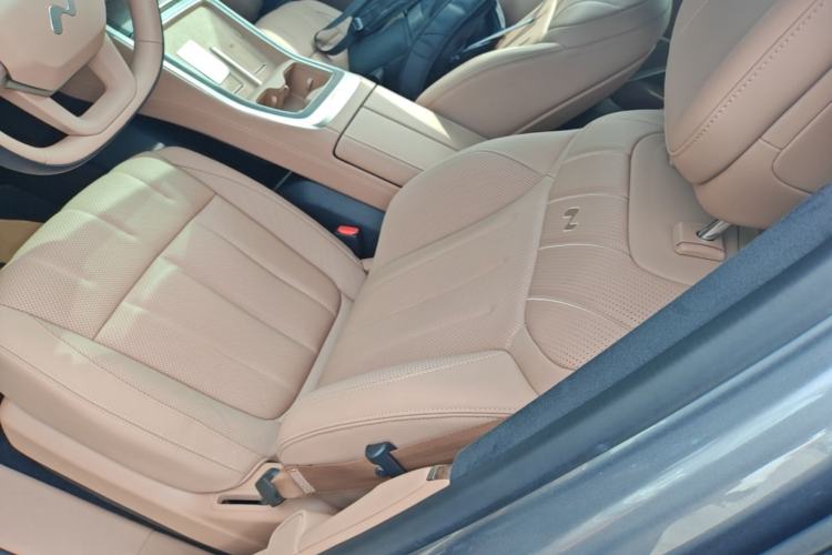 Used ONVO Luxeed L90 2025 Model—Ultra Six-Seater Version Left Front Seat