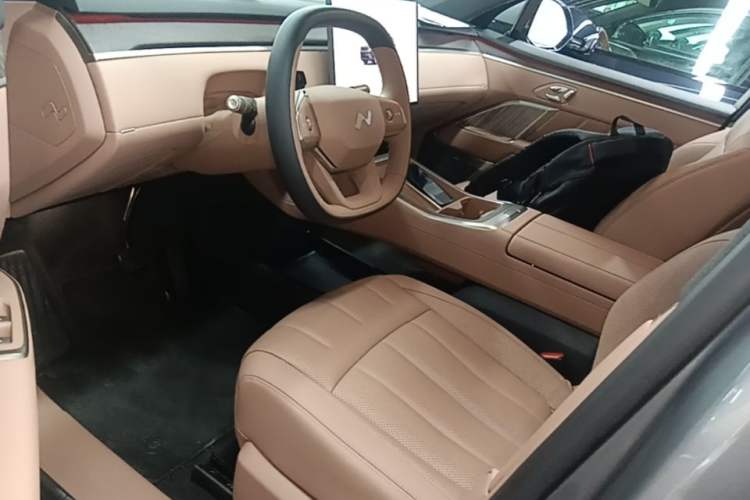 Used ONVO Luxeed L90 2025 Model—Max Six-Seater Version Left Front Seat