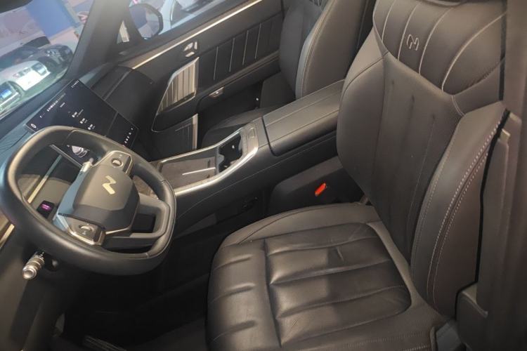 Used ONVO Luxeed L90 2025 Model—Ultra Six-Seater Version Left Front Seat