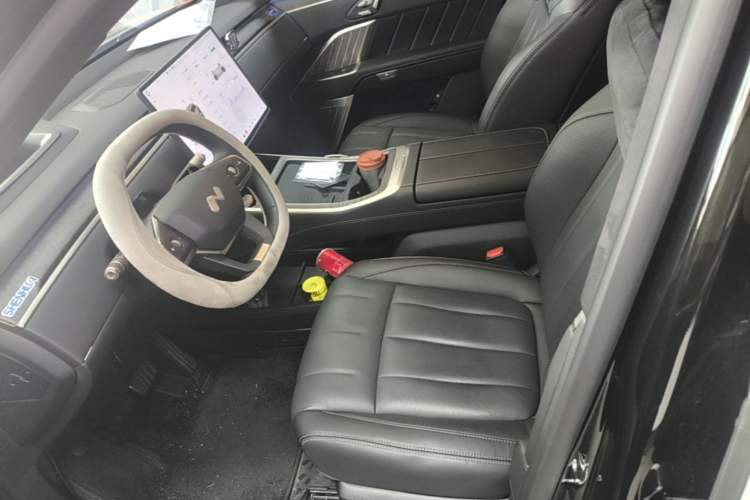Used ONVO Luxeed L90 2025 Model—Max Six-Seater Version Left Front Seat
