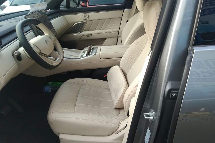 Used ONVO Luxeed L90 2025 Model—Max Six-Seater Version Left Front Seat