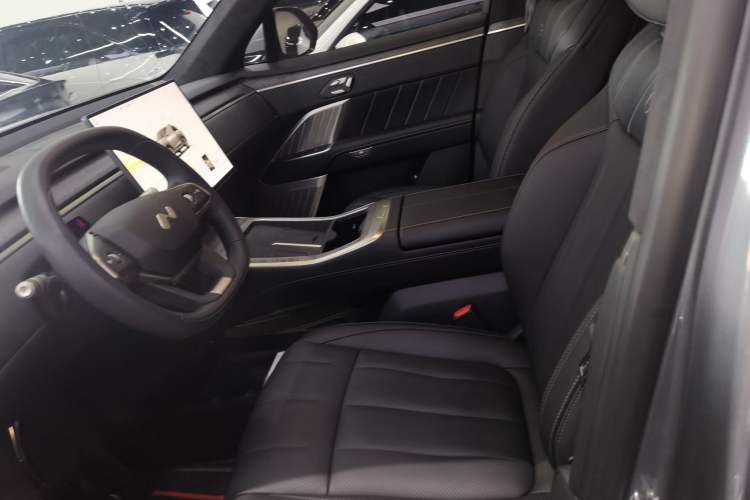 Used ONVO Luxeed L90 2025 Model—Ultra Six-Seater Version Left Front Seat