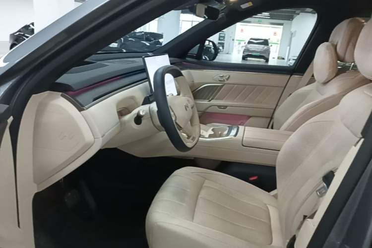 Used ONVO Luxeed L90 2025 Model—Max Six-Seater Version Left Front Seat