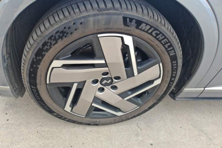 Used ONVO Luxeed L90 2025 Model—Ultra Six-Seater Version Left Front Wheel Hub