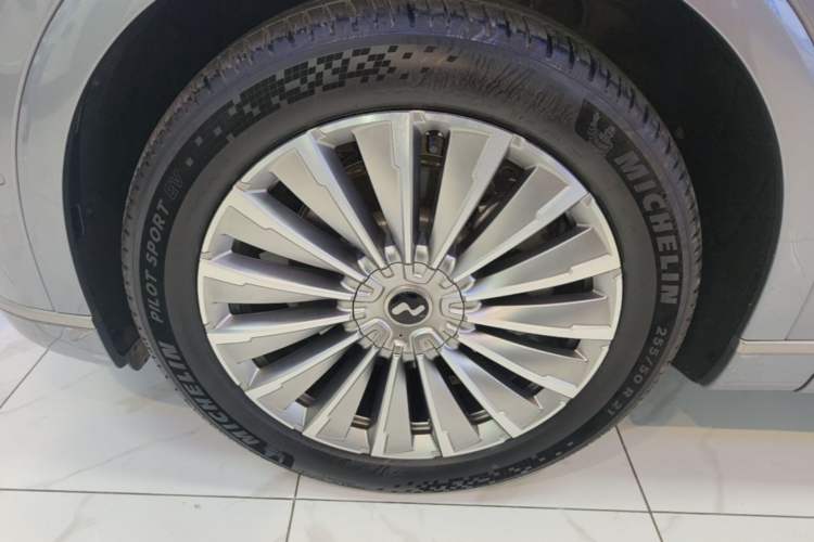 Used ONVO Luxeed L90 2025 Model—Pro Six-Seater Version Left Front Wheel Hub