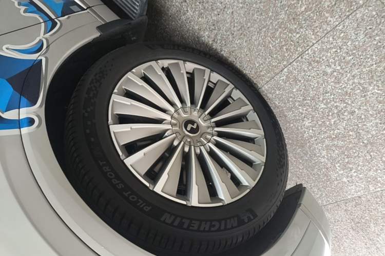 Used ONVO Luxeed L90 2025 Model—Max Six-Seater Version Left Front Wheel Hub