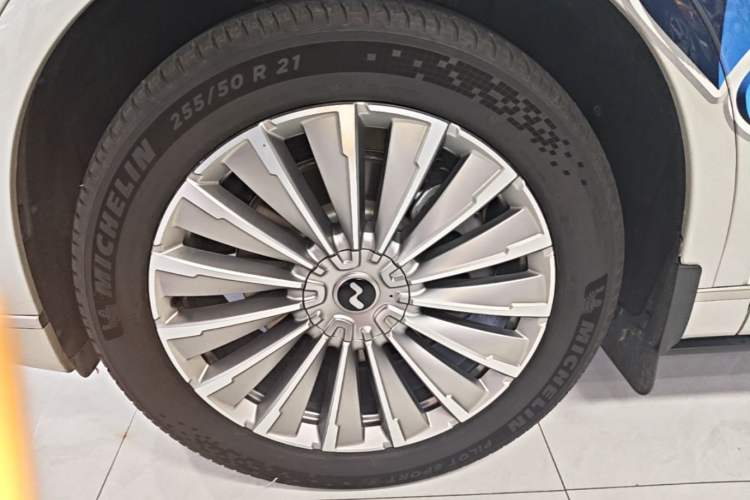 Used ONVO Luxeed L90 2025 Model—Max Six-Seater Version Left Front Wheel Hub