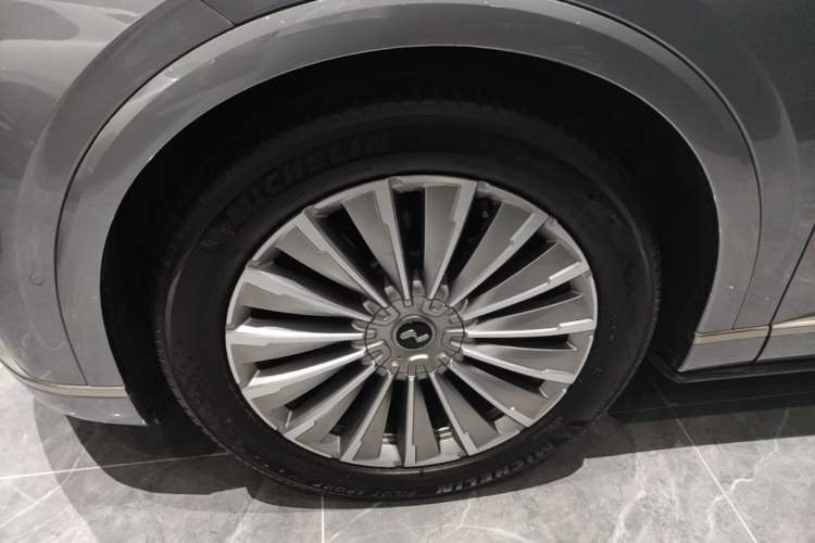 Used ONVO Luxeed L90 2025 Model—Ultra Six-Seater Version Left Front Wheel Hub