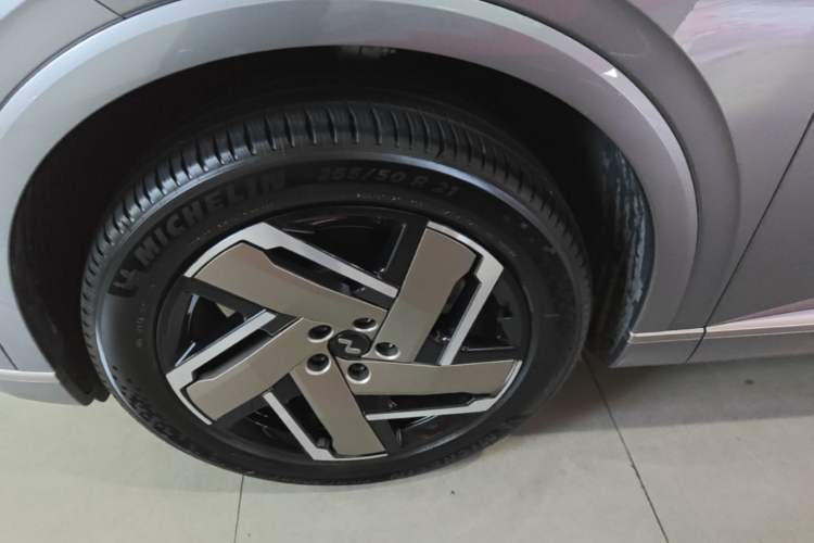 Used ONVO Luxeed L90 2025 Model Max Six-Seater 60-degree Battery Edition Left Front Wheel Hub