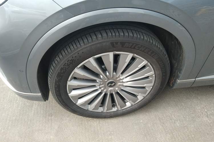 Used ONVO Luxeed L90 2025 Model—Max Six-Seater Version Left Front Wheel Hub