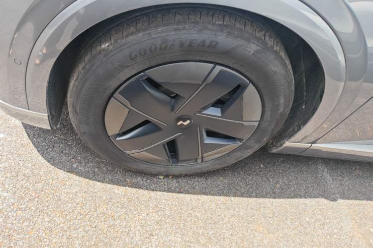 Used ONVO Luxeed L90 2025 Model—Max Six-Seater Version Left Front Wheel Hub