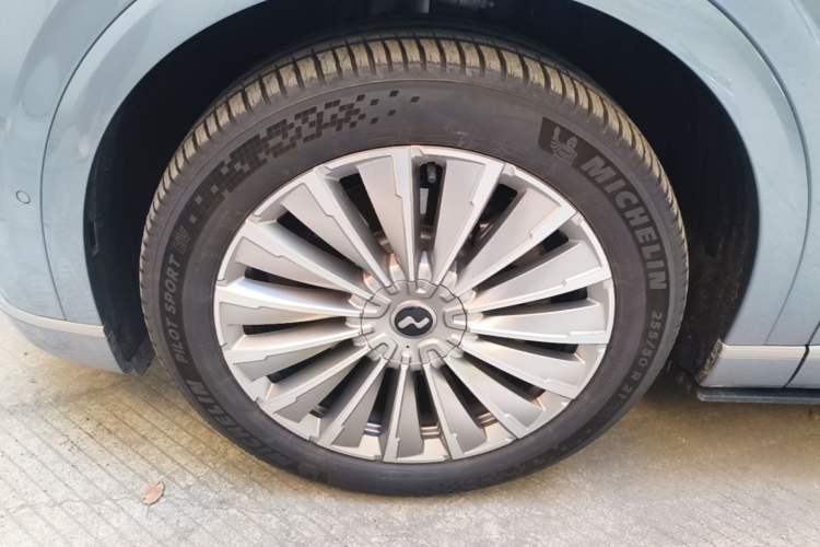 Used ONVO Luxeed L90 2025 Model—Ultra Six-Seater Version Left Front Wheel Hub