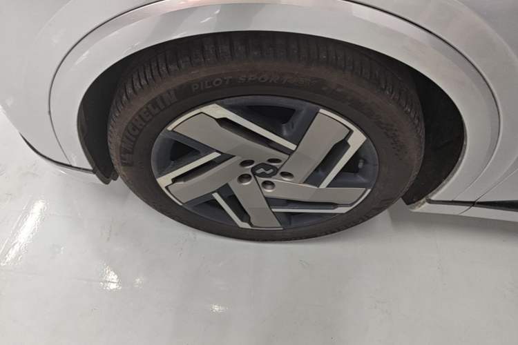 Used ONVO Luxeed L90 2025 Model—Max Six-Seater Version Left Front Wheel Hub