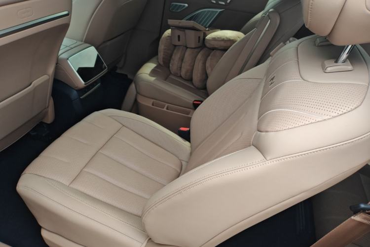 Used ONVO Luxeed L90 2025 Model—Ultra Six-Seater Version Left Rear Seat
