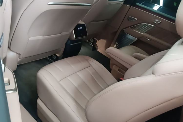 Used ONVO Luxeed L90 2025 Model—Max Six-Seater Version Left Rear Seat