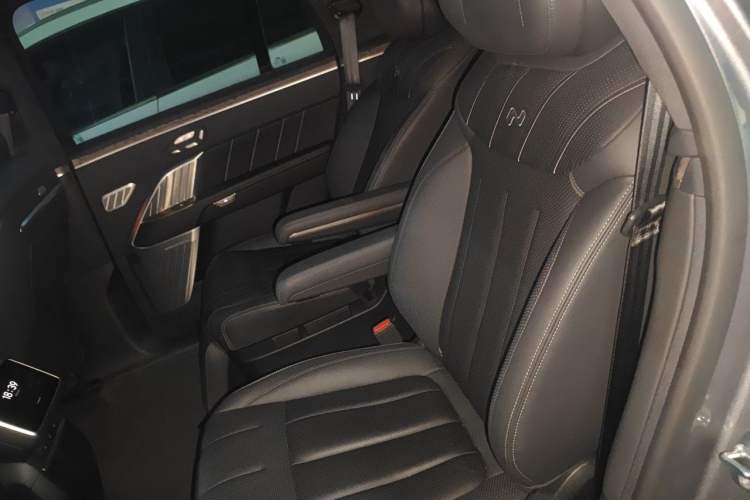 Used ONVO Luxeed L90 2025 Model—Ultra Six-Seater Version Left Rear Seat