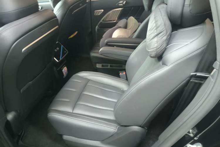Used ONVO Luxeed L90 2025 Model—Max Six-Seater Version Left Rear Seat