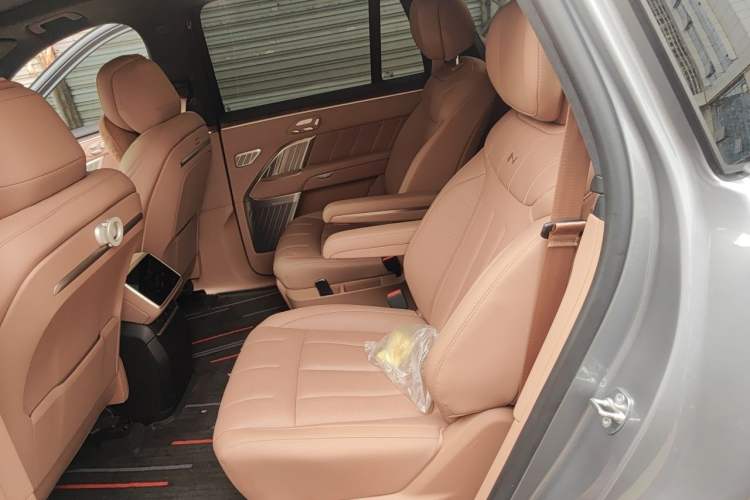 Used ONVO Luxeed L90 2025 Model—Ultra Six-Seater Version Left Rear Seat