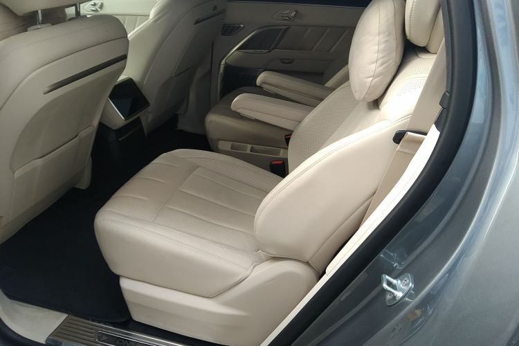 Used ONVO Luxeed L90 2025 Model—Max Six-Seater Version Left Rear Seat
