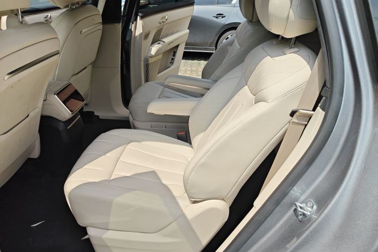 Used ONVO Luxeed L90 2025 Model—Ultra Six-Seater Version Left Rear Seat