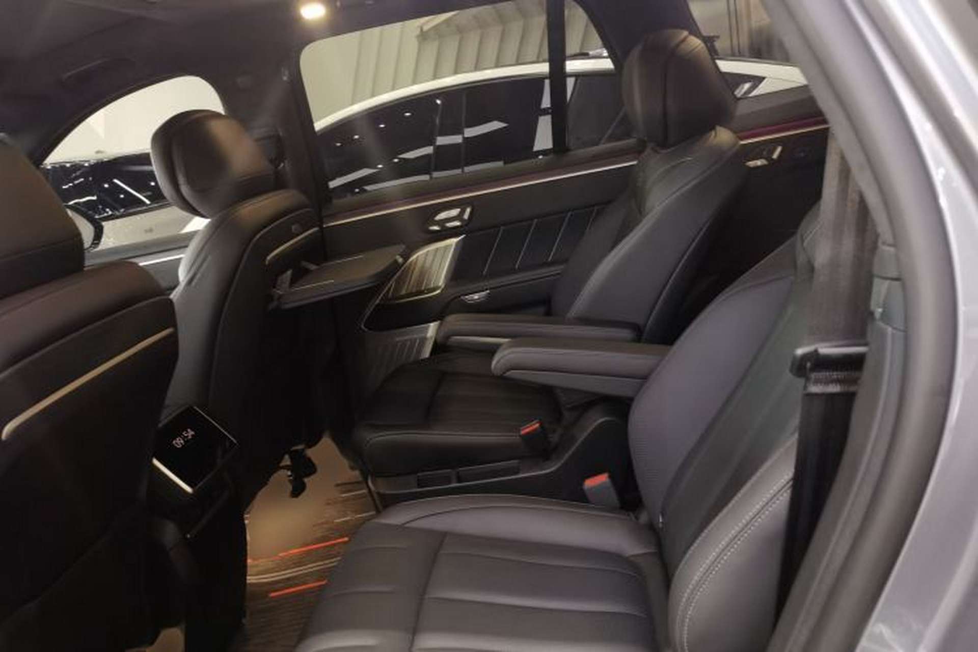Used ONVO Luxeed L90 2025 Model—Ultra Six-Seater Version Left Rear Seat