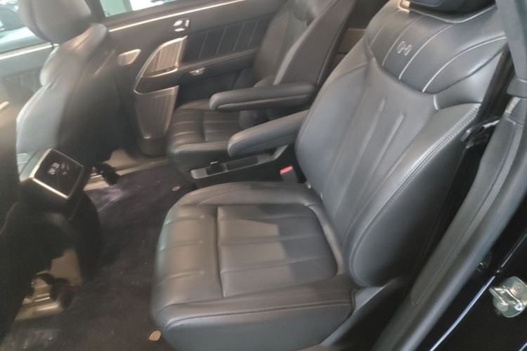 Used ONVO Luxeed L90 2025 Model—Max Six-Seater Version Left Rear Seat