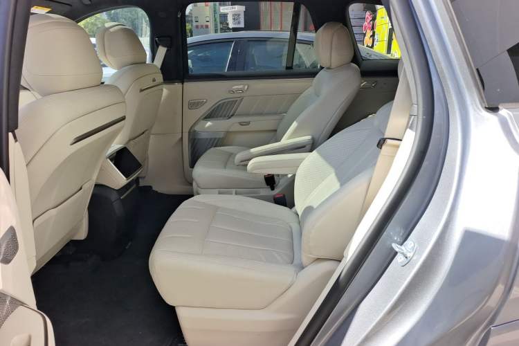 Used ONVO Luxeed L90 2025 Model—Ultra Six-Seater Version Left Rear Seat