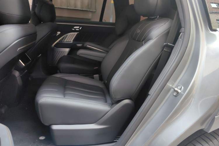 Used ONVO Luxeed L90 2025 Model—Ultra Six-Seater Version Left Rear Seat